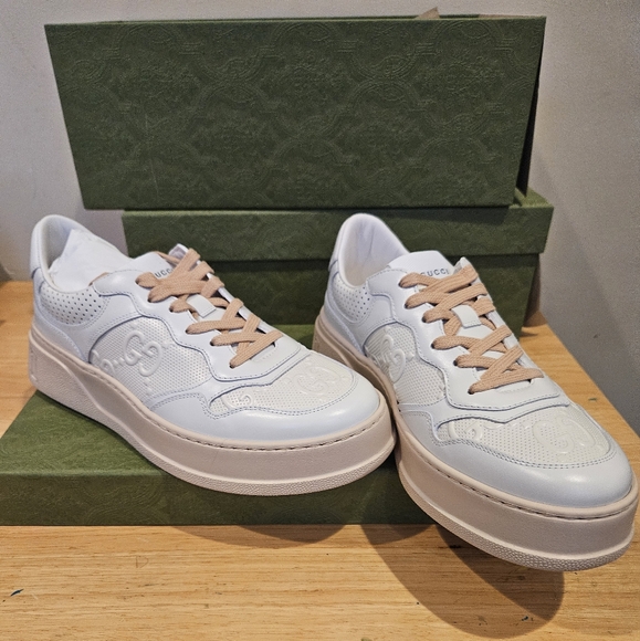 GUCCI GG Embossed Low-top Sneakers EU 40.5 - Picture 2 of 7